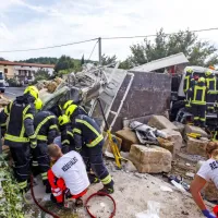 Zaradi hude prometne nesreče zaprta cesta Bertoki - Sveti Anton. Nesreči so botrovale zavore. (FOTO)