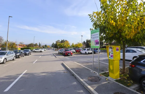 Poskusni režim je "sčistil" parkiri&scaron;ča v Olmu in Prisojah