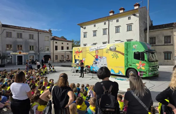 Premična knjižnica z du&scaron;o