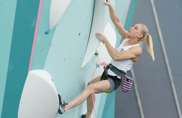 Francija, Pariz.Poletne olimpijske igre 2024 v Parizu.Sportno plezanje, kombinacija, polfinale.Slovenska plezalka Janja Garnbret.