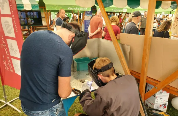 Že deseti razpis za &scaron;tipendije in nagrade