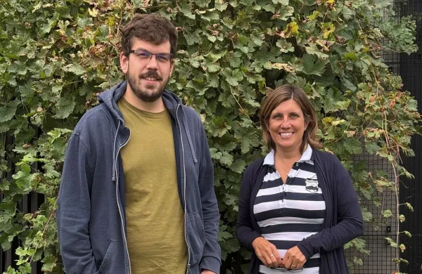 Dr. Maja Podgornik in Karlo Kopjar, predstavnika In&scaron;tituta za oljkarstvo ter In&scaron;tituta za vinogradni&scaron;tvo in vinarstvo ZRS Koper, menita, da je prihodnost nasadov v tehnolo&scaron;ki obdelavi. 
