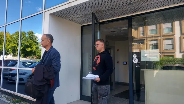Policist na zatožni klopi zaradi &scaron;ikaniranja in groženj