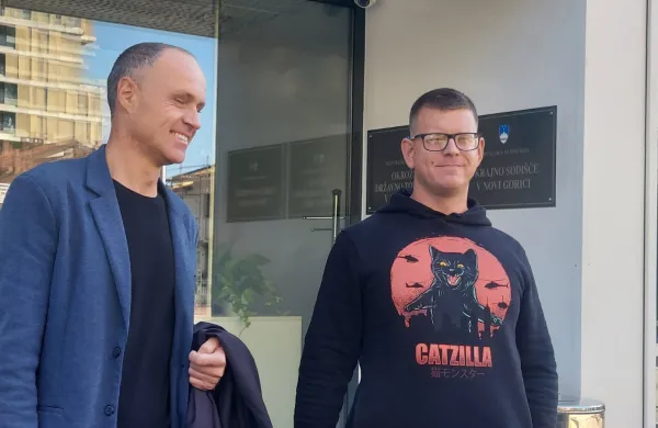 Policist na zatožni klopi zaradi &scaron;ikaniranja in groženj