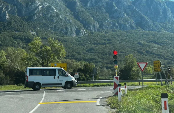 Semaforji umirili promet, domačini zahtevajo dolgoročne re&scaron;itve