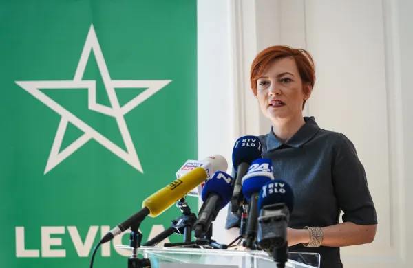 Asta Vrečko, Levica