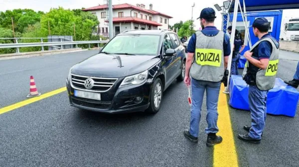 Promet pri Fernetičih je zaenkrat urejen le na enem pasu, od ponedeljka bo na dveh
