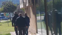 Po Izoli otipaval mlade ženske