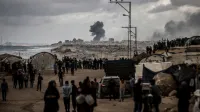 DEIR AL-BALAH, GAZA - OCTOBER 09: Smoke rises from southern Gaza following Israeli airstrikes, despite a ceasefire agreement that was announced and expected to take effect, in Deir al-Balah, Gaza, on October 09, 2025. Ali Jadallah/Anadolu,Image: 1044331735, License: Rights-managed, Restrictions:, Model Release: no, Credit line: Ali Jadallah/AFP/Profimedia