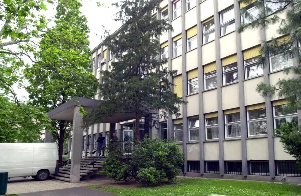 sodi&scaron;če v novi gorici stavba