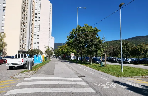 Ulica Gradnikove brigade je čedalje bolj nevarna, prav tako tudi pe&scaron;poti ob Kornu