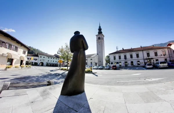 Simon Gregorcic kip sredisce Kobarida, Kobarid