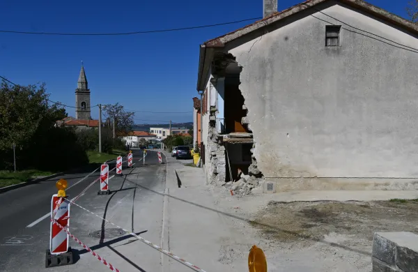 Hi&scaron;o bodo "pokrpali", kapelice ni več