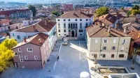 Podoba prenovljenega Muzejskega trga tamkaj&scaron;njih gostincev ne prepriča