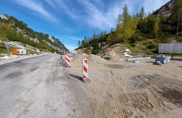 Trenta zapornice testiranje vr&scaron;i&scaron;ka cesta parking Vr&scaron;ič