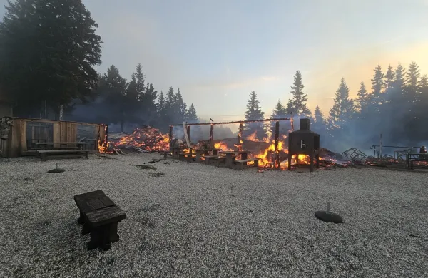 Golte, Radegunda.V Radegundi na Golteh sta v pozaru zgoreli dve sosednji koci, namenjeni gostinski in turisticni dejavnosti.