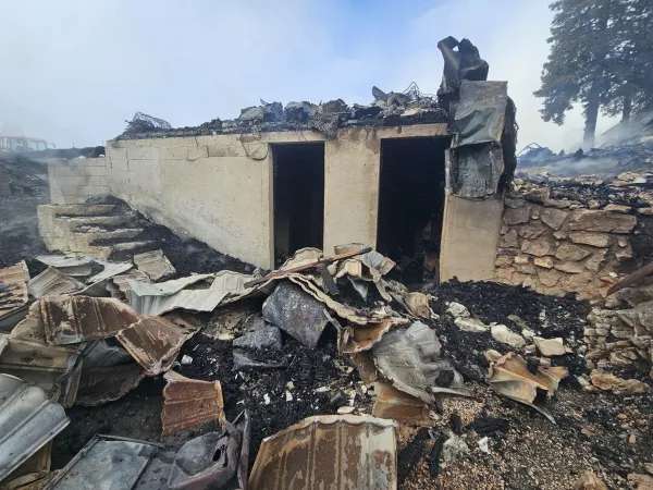 Golte, Radegunda.V Radegundi na Golteh sta danes v pozaru zgoreli dve sosednji koci, namenjeni gostinski in turisticni dejavnosti.Foto: PGD Mozirje