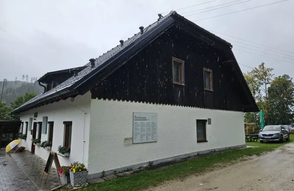Zelezna Kapla, Per&scaron;manova domacija.Zunanja ministrica Tanja Fajon je v okviru obiska na avstrijskem Koroskem obiskala Persmanovo domacijo, kjer se je srecala s predstavniki slovenske narodne manjsine.Persmanova domacija.
