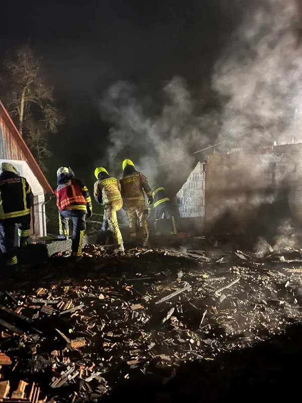 Gorenja Kanomlja: zagorelo ostre&scaron;je stanovanjske hi&scaron;e