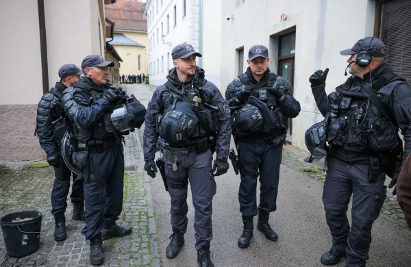Od nedelje je moč opaziti povečano &scaron;tevilo policistov na novome&scaron;kih ulicah.