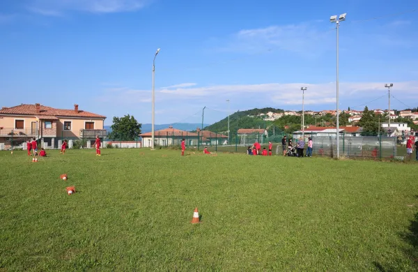 &Scaron;marje, 16.06.2023Nogometni klub NK Branik &Scaron;marje, nogometno igri&scaron;ce v slabem stanju, tekma mlaj&scaron;ih selekcij