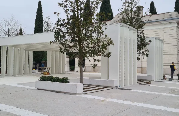 žalna plo&scaron;čad, pokopali&scaron;če, Koper