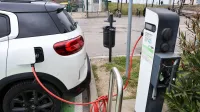 Koper, 23.02.2023Parkiri&scaron;ce za tržnico, Elektricna polnilna postaja za avtomobile, elektricni avtomobil