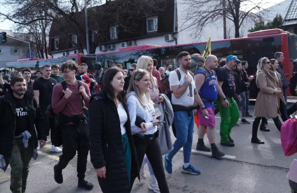 Dvodnevni pohod protestnikov iz Beograda v Novi Sad.