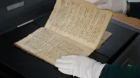 Postopek digitalizacije več sto let starega arhivskega gradiva.