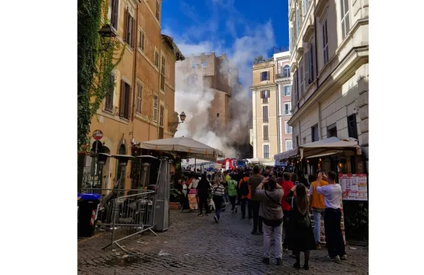 V Rimu se je zru&scaron;il srednjeve&scaron;ki stolp.