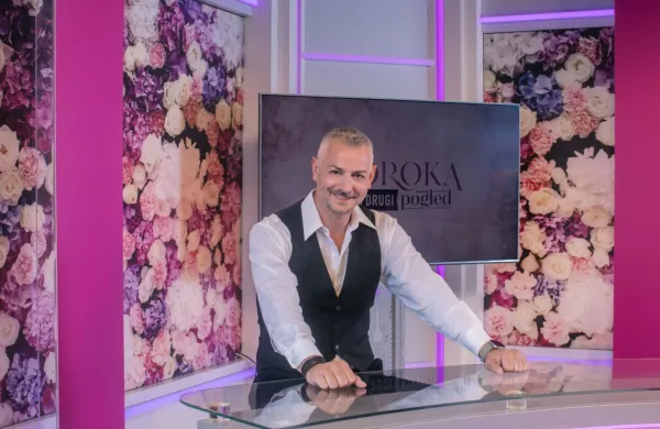 Miha Hercog: "Res je, da ljudje veliko lažje komentiramo tuje odnose kot svoje. Zagotovo od zunaj lažje opazi&scaron; neke stvari. Vsekakor si bolj realen, ker nisi čustveno vpleten."
