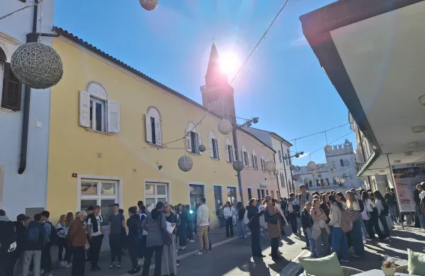 Verdijeva ima kafič s teraso in du&scaron;o!