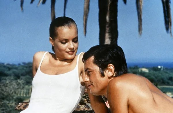Alain Delon and Romy Schneider, "La Piscine" ('The Swimming Pool') (1968) Avco Embassy. File Reference # 34145-585THA,Image: 670195294, License: Rights-managed, Restrictions: For Editorial Use Only -, Model Release: no, Credit line: The Hollywood Archive/Hollywood Archive/Profimedia