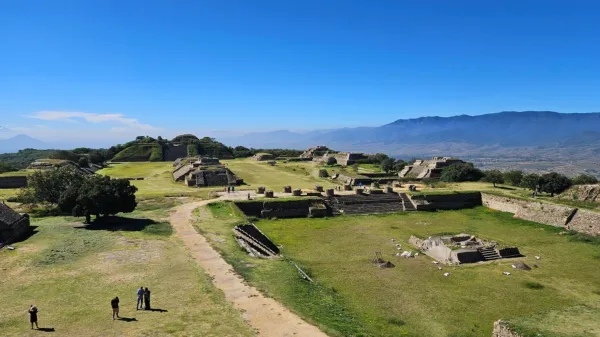 Monte Alb&aacute;n, ru&scaron;evine Zapotekov