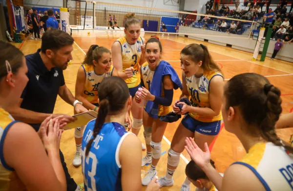 Koper, 25.10.2025Odbojka ženske Ankaran - GEN-I Volley Nova Gorica 2:3,trener Vasja Lipicer in igralke