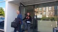 Policistove sodelavce čudi, da &scaron;e dela z njimi