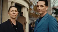 Claire Danes in Matthew Rhys v trenutno najbolj gledani nadaljevanki na Netflixu Po&scaron;ast v meni