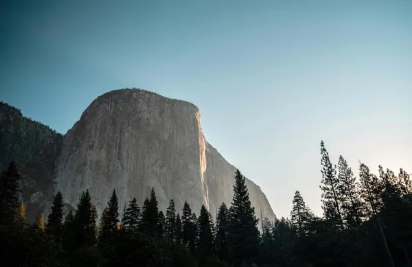 Američan Alex Honnold je prvi preplezal smer Nos kot solist, brez varovanja. 