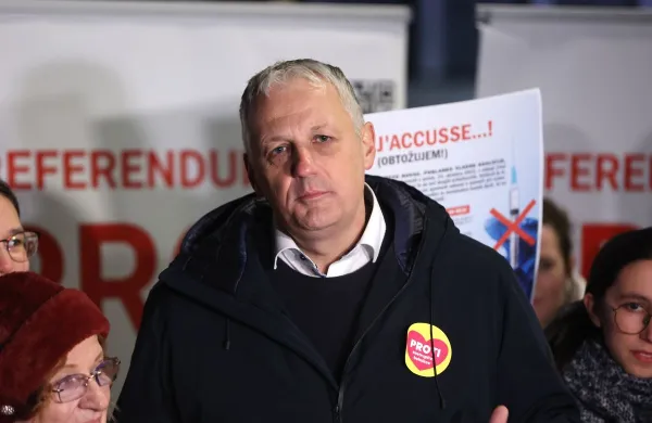Ko je postalo jasno, da so volivci na referendumu zavrnili zakon o prostovoljnem končanju življenja, se je njegov pobudnik Ale&scaron; Primc v govoru posebej zahvalil zdravnikom. 