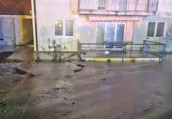 V občini Bugojno je tamkaj&scaron;nja reka poplavila več hi&scaron;.