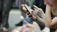 Nara&scaron;čajoča uporaba interneta, videoiger in družbenih omrežij med mladimi povečuje tveganje za nekemične zasvojenosti.