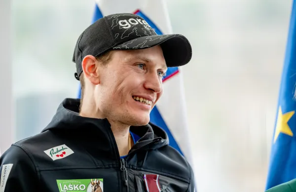Planica, Nordijski center.Uradni obisk poljskega predsednika Andrzeja Dude v Sloveniji.Podelitev poljskega odlikovanja zlati kriz slovenskemu skakalcu Anzetu Lanisku.Foto Tamino Petelinsek/STA