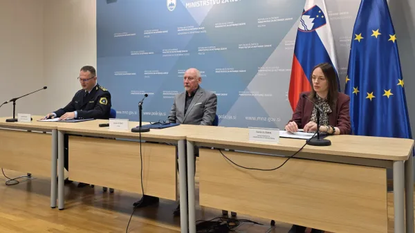 Generalni direktor policije Damjan Petrič, minister za notranje zadeve Branko Zlobko in glavna in&scaron;pektorica In&scaron;pektorata Republike Slovenije za notranje zadeve Vesna Gutman