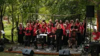 Ženski pevski zbor Kombinat; nastop Čepovan; festival Če povem; avgust 2025; Kombinatke; pesem upora