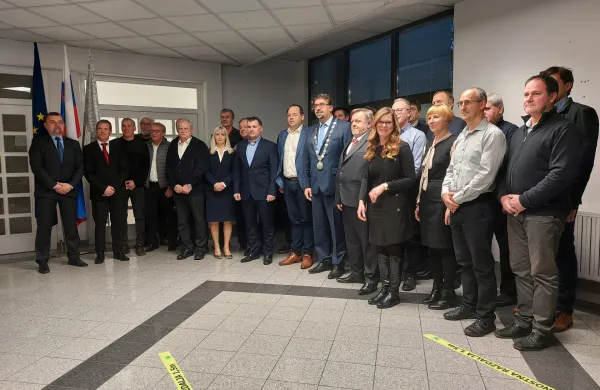Ajdov&scaron;čina: Deset minut za izredno sejo