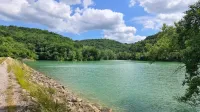 Jezero z vodo je, kanalov do njiv pa &scaron;e ni