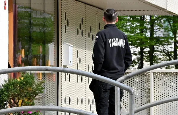 Koprčan je hotel na vsak način ostati v bolni&scaron;nici