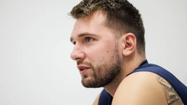 Ljubljana, dvorana Stozice.Novinarska konferenca slovenske kosarkarske reprezentance pred treningom v dvorani Stozice.Kosarkar Luka Doncic.