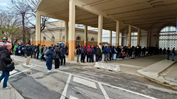 Selitev migrantov v Starem pristani&scaron;ču.