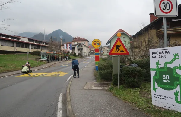 Po cesti &ldquo;pačas in palahn&rdquo;, največ 30 kilometrov na uro
